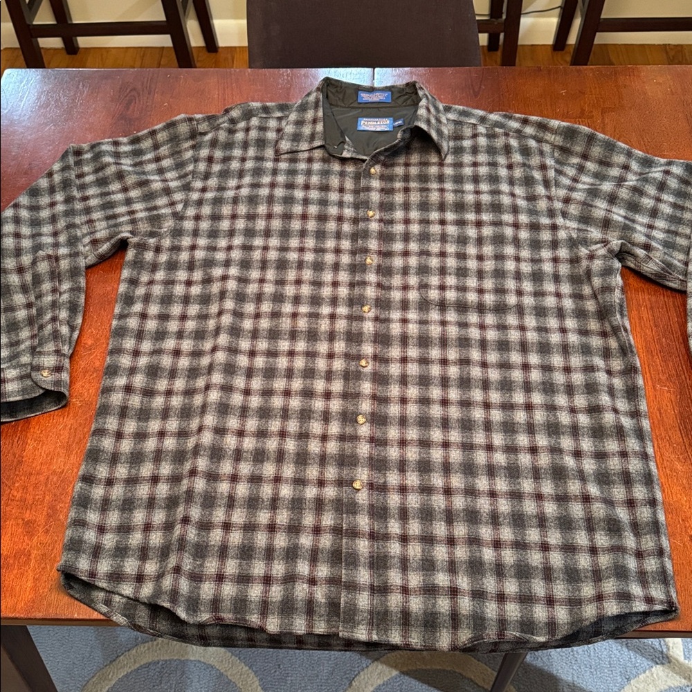 Vintage Pendleton Gray and Black Wool Plaid Flannel in EUC XL Long